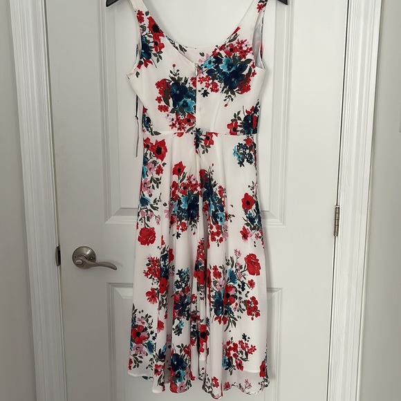 Floral Summer Dress - Picture 4 of 9